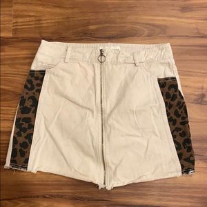 Skirt with cheetah print
